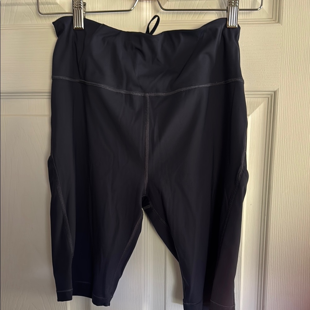 Athleta 9” bike short Navy
